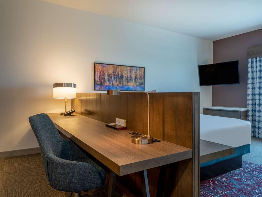 Hilton Garden Inn Jeffersonville Louisville North Room photo