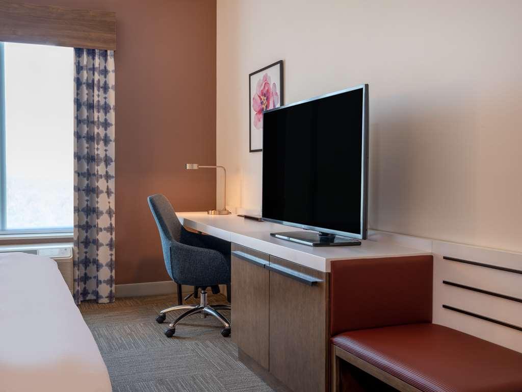 Hilton Garden Inn Jeffersonville Louisville North Room photo